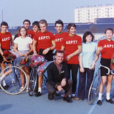 1972 l'ASPTT Nantes au vélodrome d'Angers (dont Yvon Bertin futur pro)