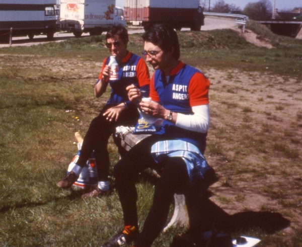 1979 04 13 Nicole et Loïc avant le départ de la Flèche Vélocio
