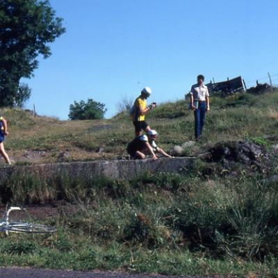 ravitaillement en eau à une fontaine publique