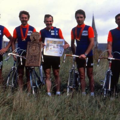 1982 1ère équipe contre la montre à Bouillé Loretz