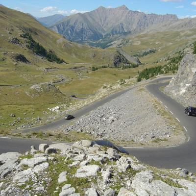 Lacets à 12 % dans le col de la Bonette