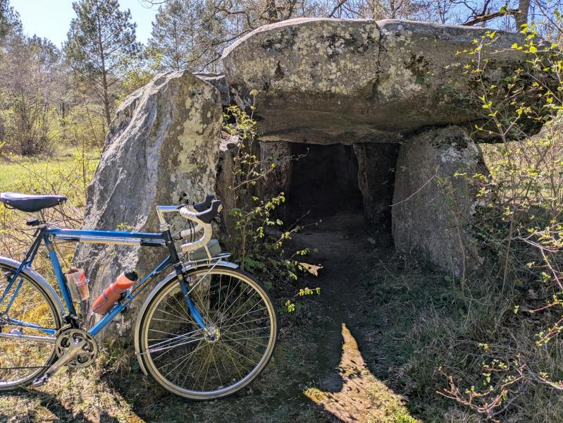 20250409 135929697 dolmen de la pierre couverte bauge copie