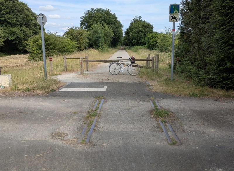 Pxl 20250531 150859111 vestiges voie ferree